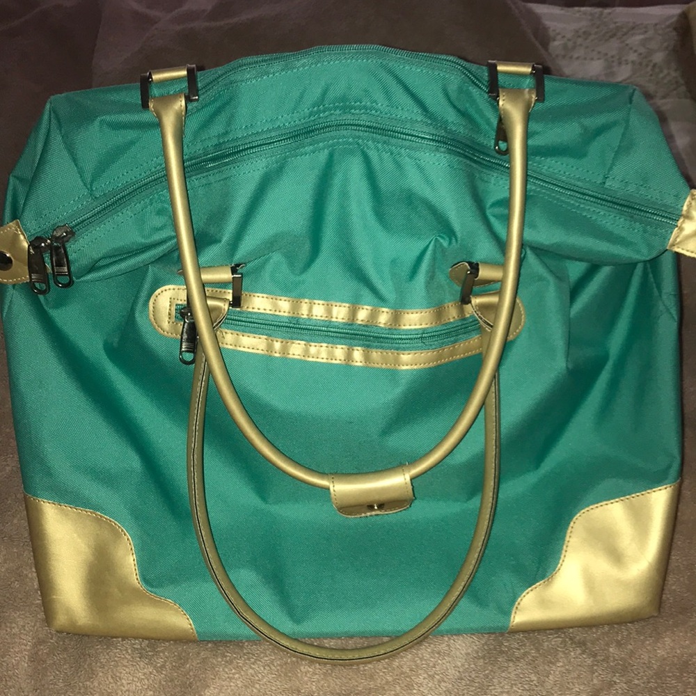 Rolling travel bag